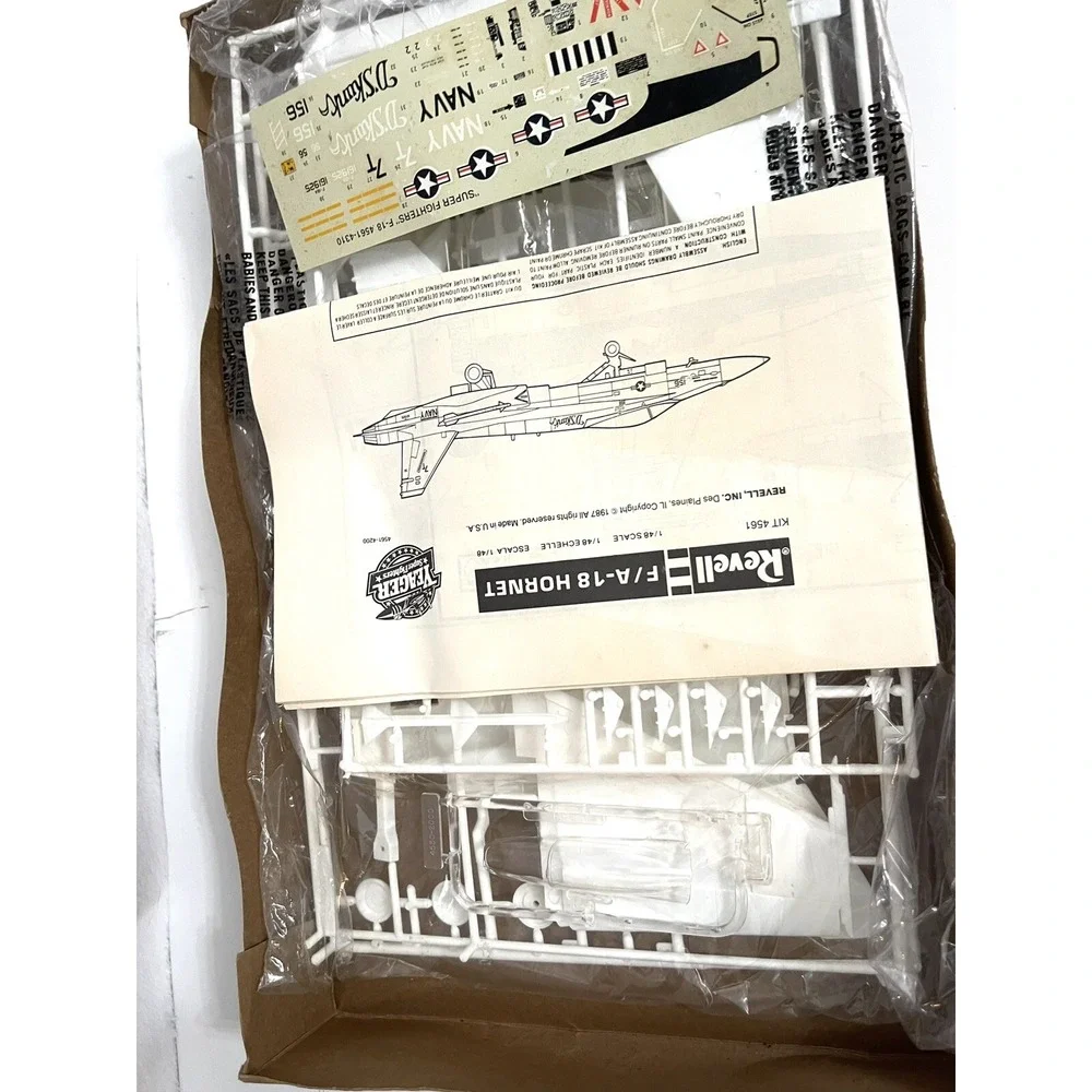 Revell F-18 Hornet Chuck Yeager Super Fighters Kit #4561